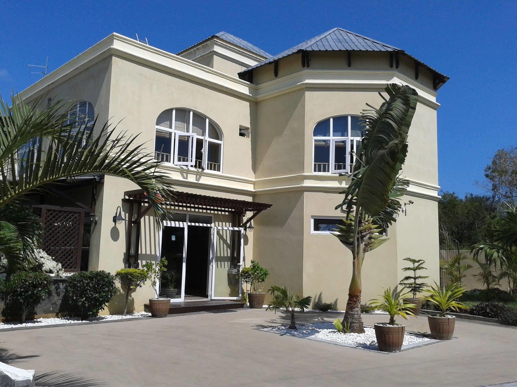 Villa Narmada Гранд Байе Екстериор снимка