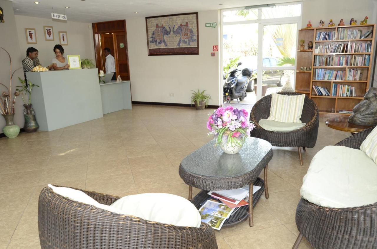 Villa Narmada Гранд Байе Екстериор снимка