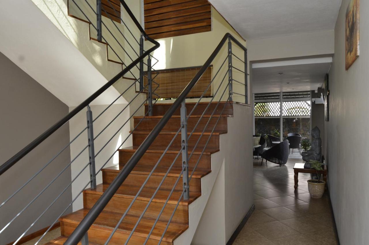 Villa Narmada Гранд Байе Екстериор снимка